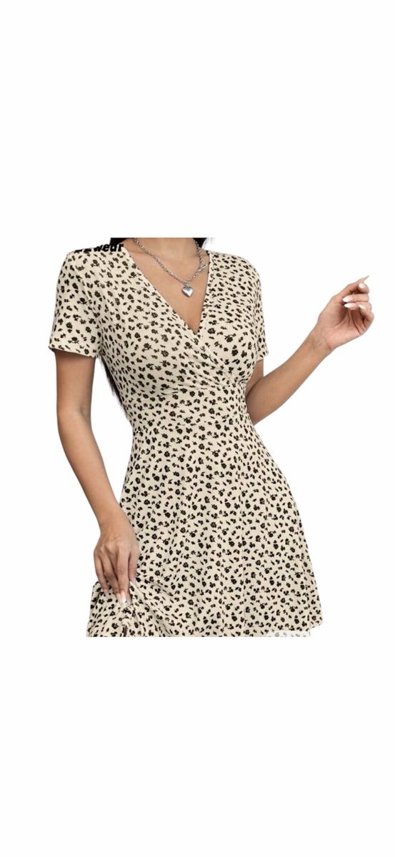 Vestiti: Abito corto beige con stampa nera e scollo a V – Nuovo (secondo la descrizione) da Bellinzona venduto da cla_cxg6