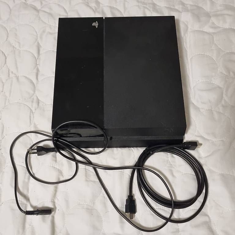 Sony Consoles: Ps4 ink. Ladekabel und Hdmi Kabel – D'occasion à Zürich par A.R.A 3