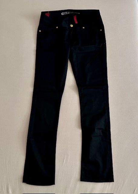 Guess Hosen: Guess pants – Gebraucht aus Dallenwil von ZD2019