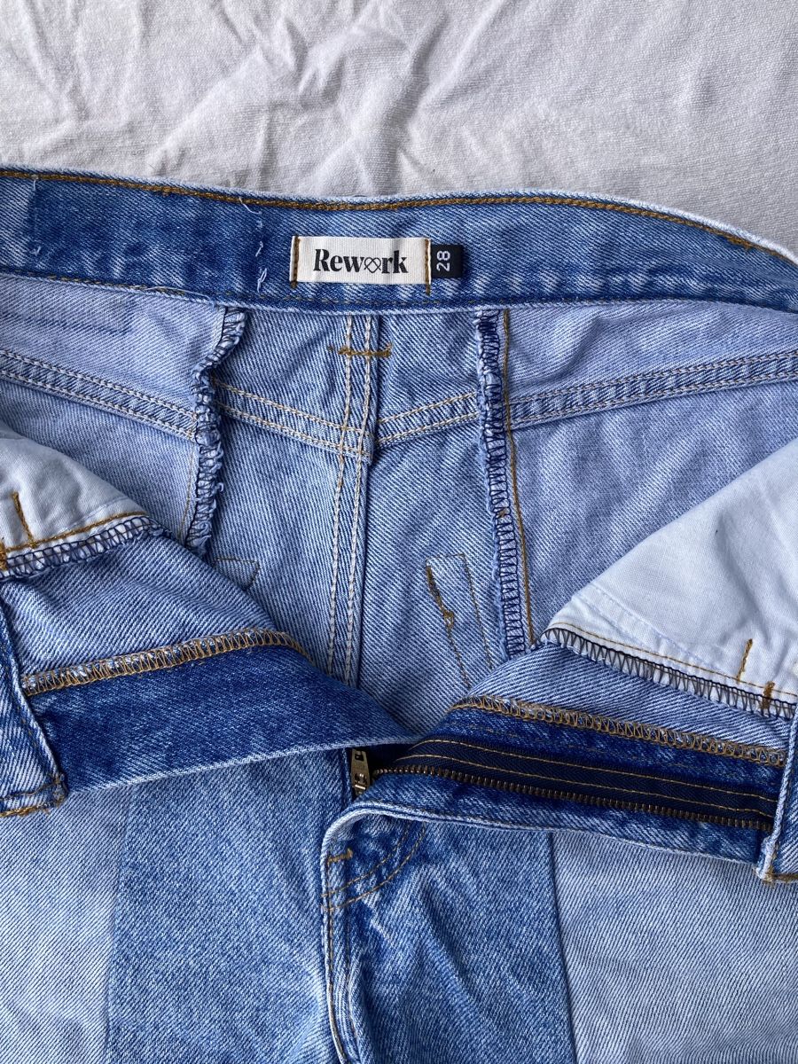 Hosen: Rework Jeans Shorts Grösse 28 Damen Patchwork Denim – Gebraucht aus Siselen BE von -skylein- 2