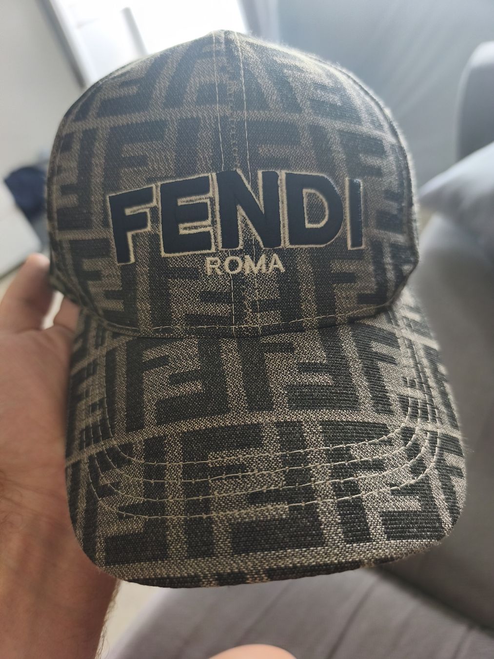 Fendi Chapeaux, bonnets & casquettes: casquette fendi – Neuf avec emballage d'origine à Nyon par ala_nxh5