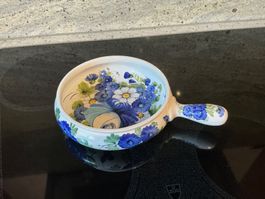 Keramikschale mit Henkel Blumenmuster neuwertig