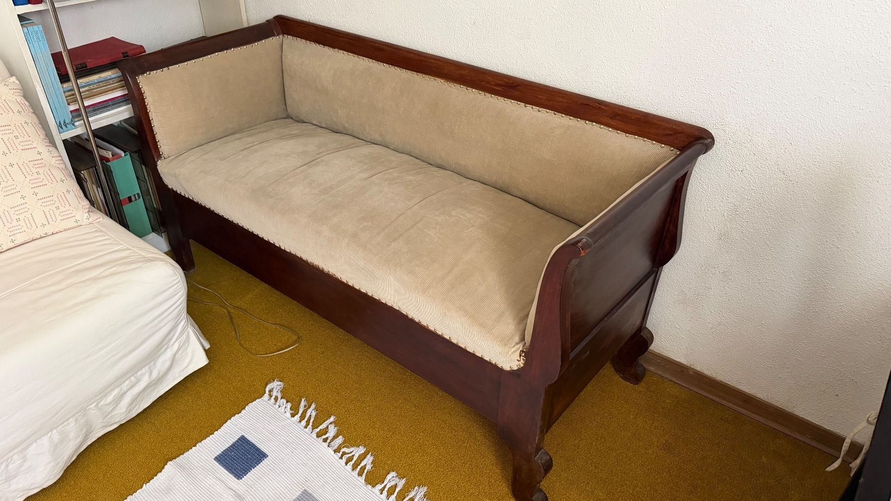 Sofas: Sofa Holz Polster hell gebrauchter Zustand – Gebraucht aus Zürich von totem81 1