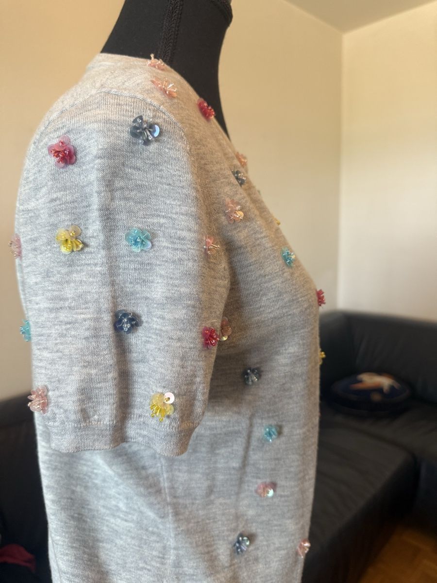 Maglioni & Felpe: Pull Joseph Janard gris à fleurs en sequins – Nuovo (secondo la descrizione) da Neuchâtel venduto da ass_gdc7 1
