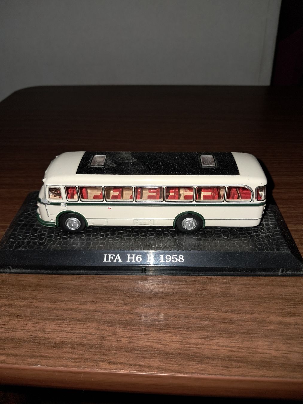 Modellbausätze & Standmodelle: Bus de Collection IFA H6 B 1958 – Neu und originalverpackt aus Le locle von juliensaran