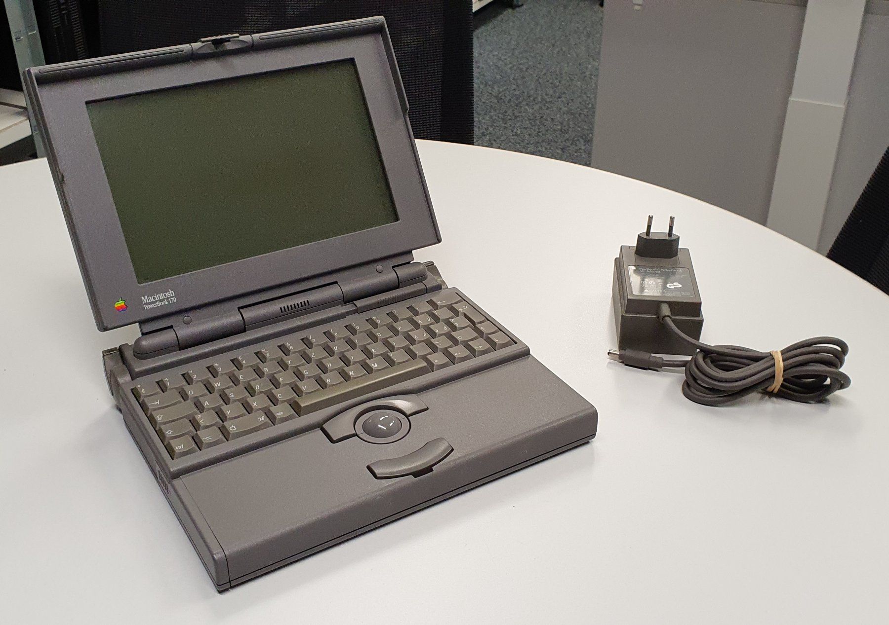 Apple Notebooks: Apple Macintosh PowerBook 170,  Jahrgang 1991 – Gebraucht aus Wald ZH von 89kingle
