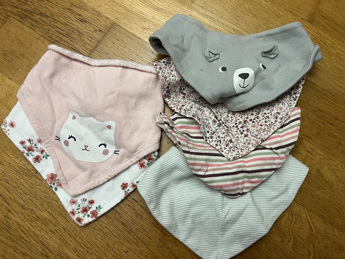Baby-Mahlzeiten: Spuckelätzchen Set – Gebraucht aus Meilen von gio_xlz7