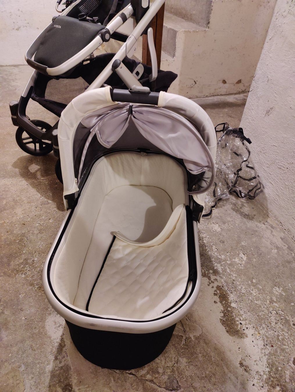 UPPAbaby Carrozzine: UPPAbaby VISTA V2 stroller set – Usato da Basel venduto da pou_j8bj 1