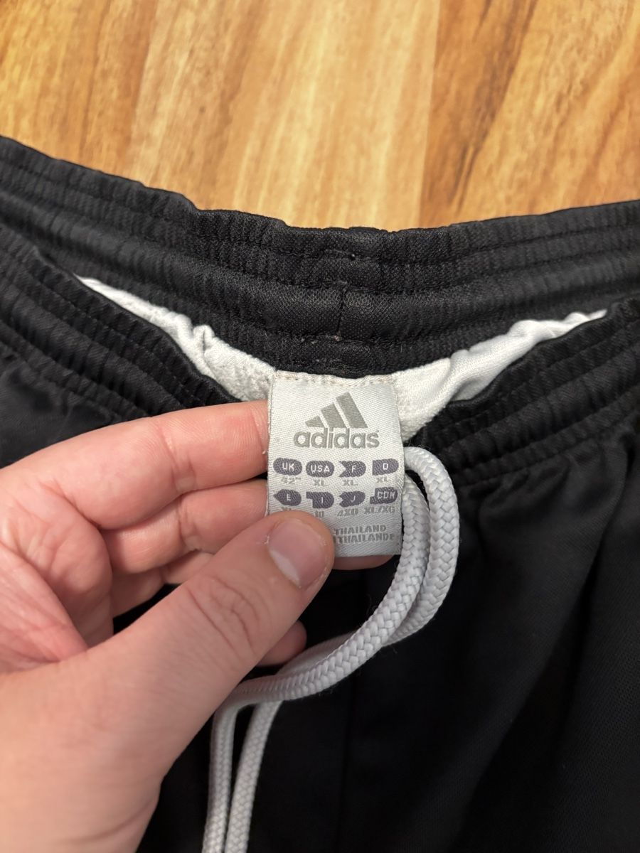 Adidas Pantaloni: Vintage Adidas Shorts – Usato da St. Gallen venduto da NPC_mit_Twint 1