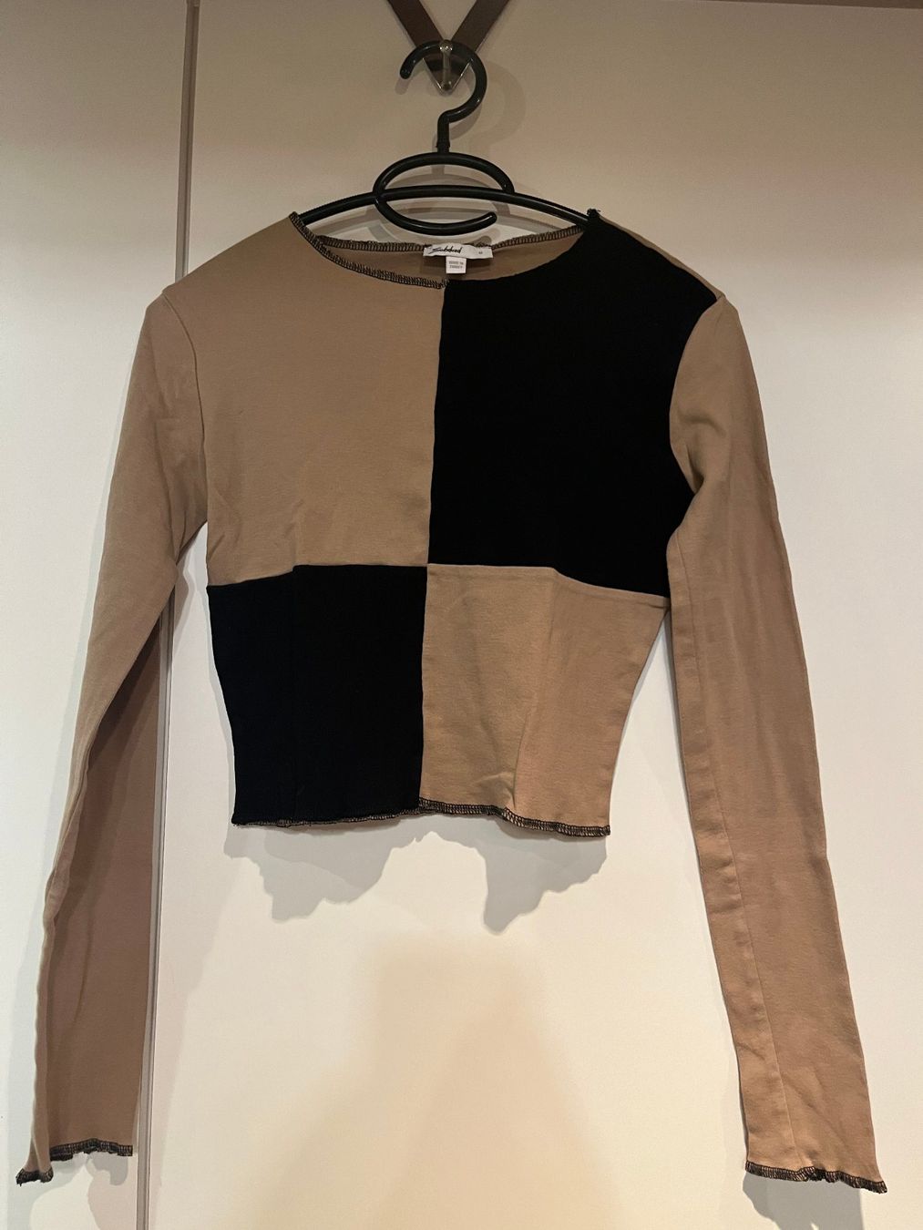 T-shirt: Subdued longsleeve front schwarz, braun kariert – Usato da Hombrechtikon venduto da lena_sulzer
