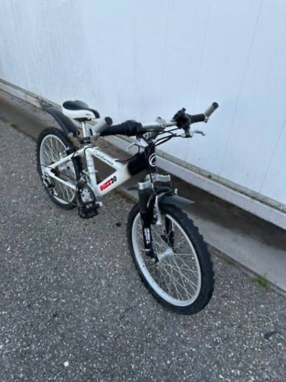 Velos: Vélo blanc California 20" – Gebraucht aus Genève von lua_8czq 3