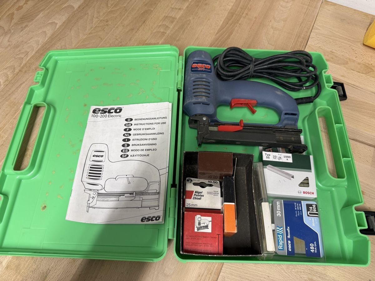 Tutti gli attrezzi: Elektrischer Tacker, Klammerpistole – Usato da Roggwil BE venduto da fengshui 1
