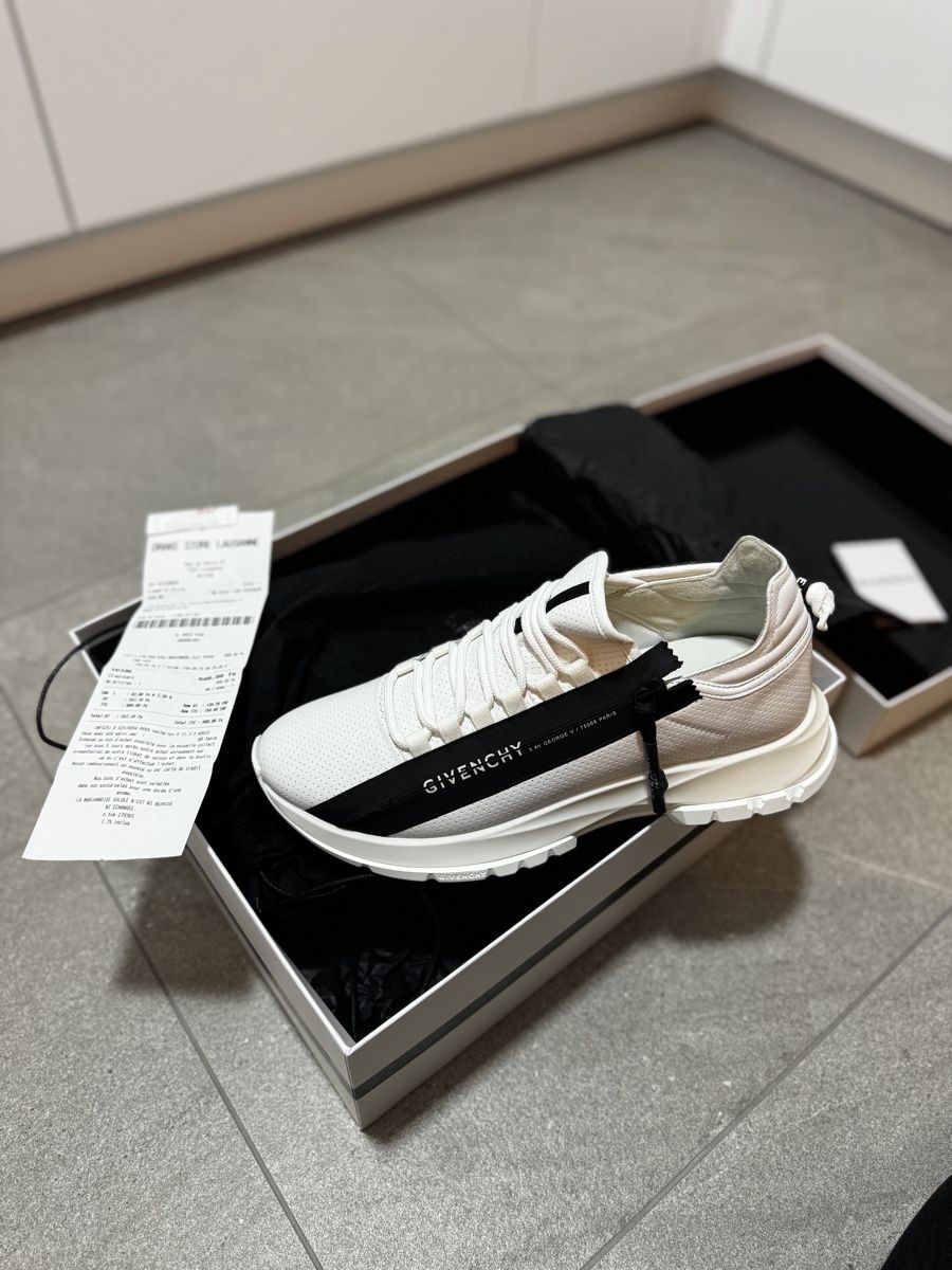 Givenchy Chaussures hommes: Baskets Givenchy blanches homme taille 43 neuves – Neuf avec emballage d'origine à Cossonay-Ville par ajs_l9zc