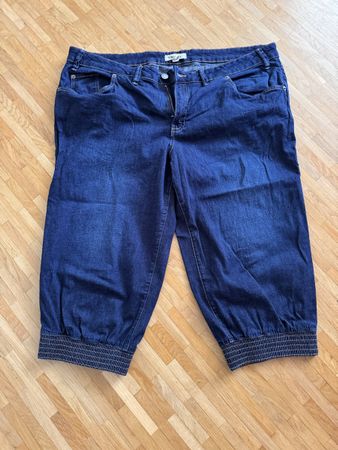 Damen Jeans Capri, blau Grösse 48 neuwertig