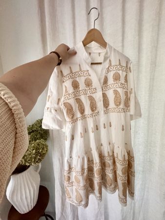 Sommerkleid weiss mit Stickerei goldbeige Gr. M NEU!!!