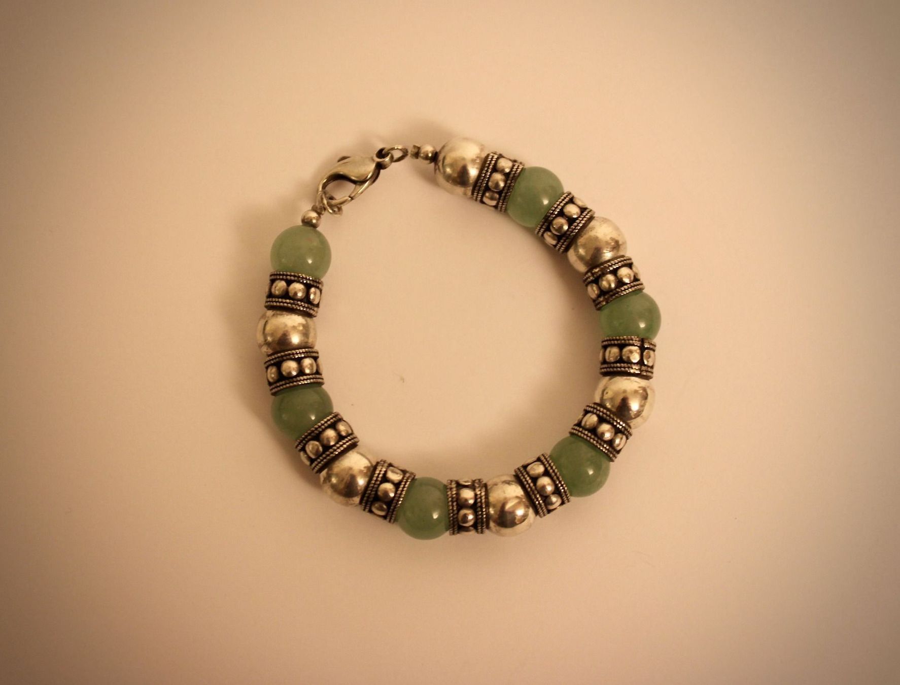 Armbänder & -reifen: SCHÖNE ARMKETTE MIT STEINPERLEN & SILBER. 20.JAHRHUNDERT. – Gebraucht aus Grandcour von Flowerstyle 2