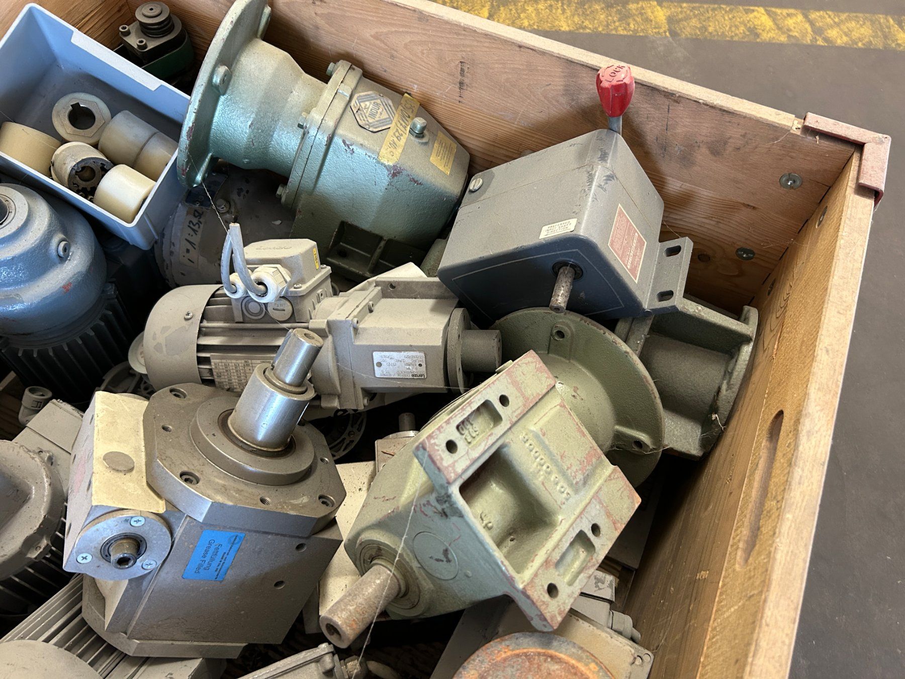 Motori: Grosser Posten Elektro- Getriebe Motore – Usato da Zofingen venduto da Maschinenfabrik 1