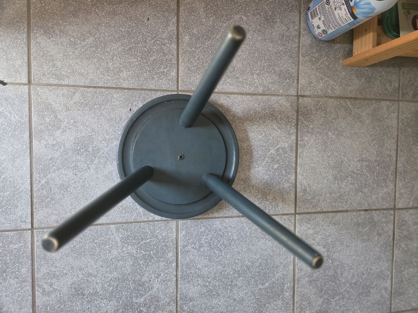 Sgabelli: Schemel (Hocker) handbemalt 3-beinig massiv – Usato da Winterthur venduto da cherzli02 2