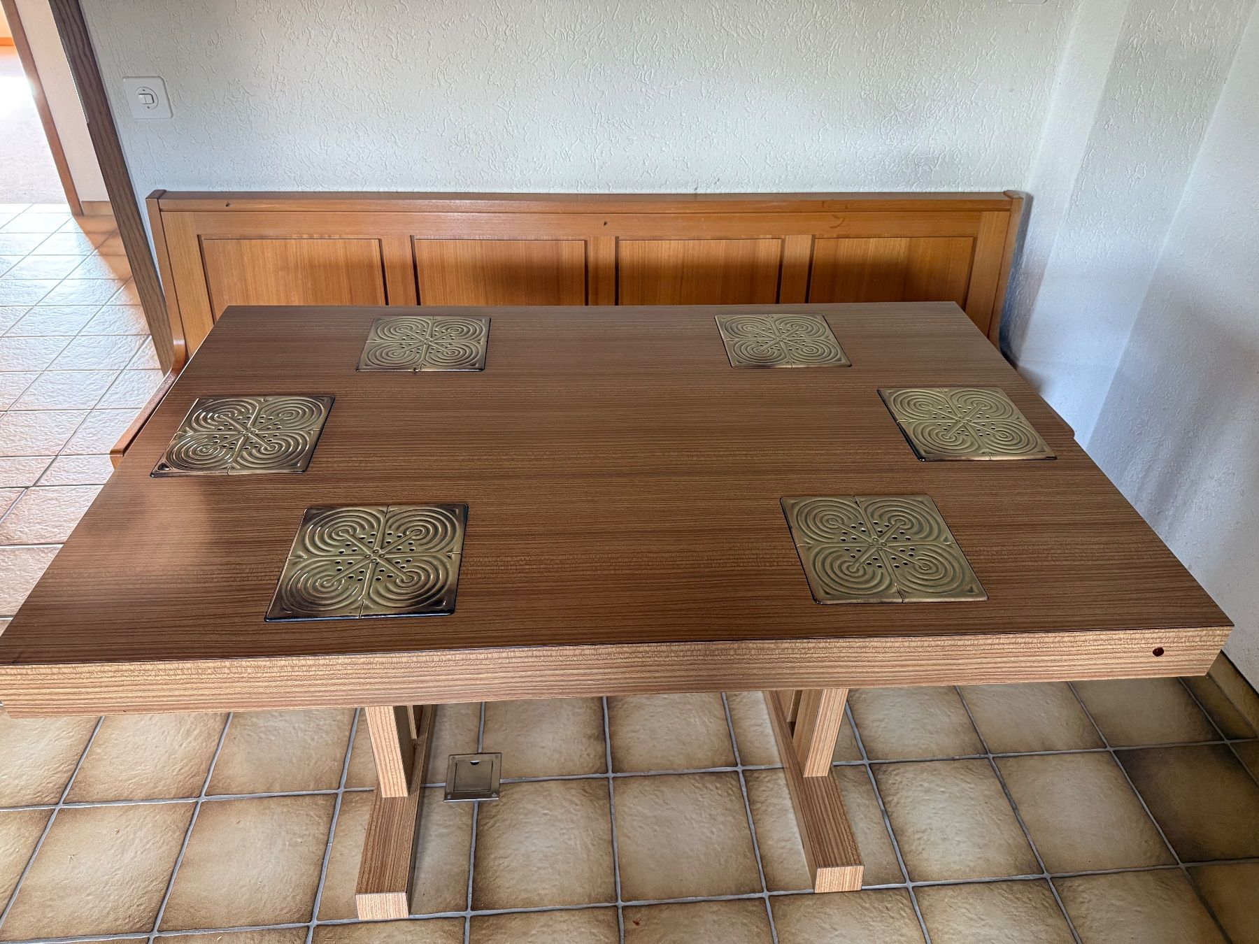 Tables: Esstisch Holz mit Wärmeplatten – D'occasion à Nidau par Opal98