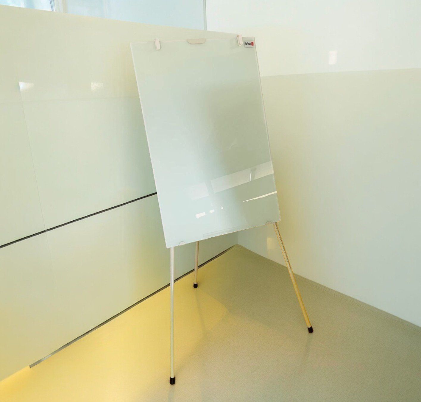 Lavagne: hartmannWB Ständer Glas Whiteboard 90x60 NEU – Nuovo e nell'imballaggio originale da Bergdietikon venduto da shopAgent 2
