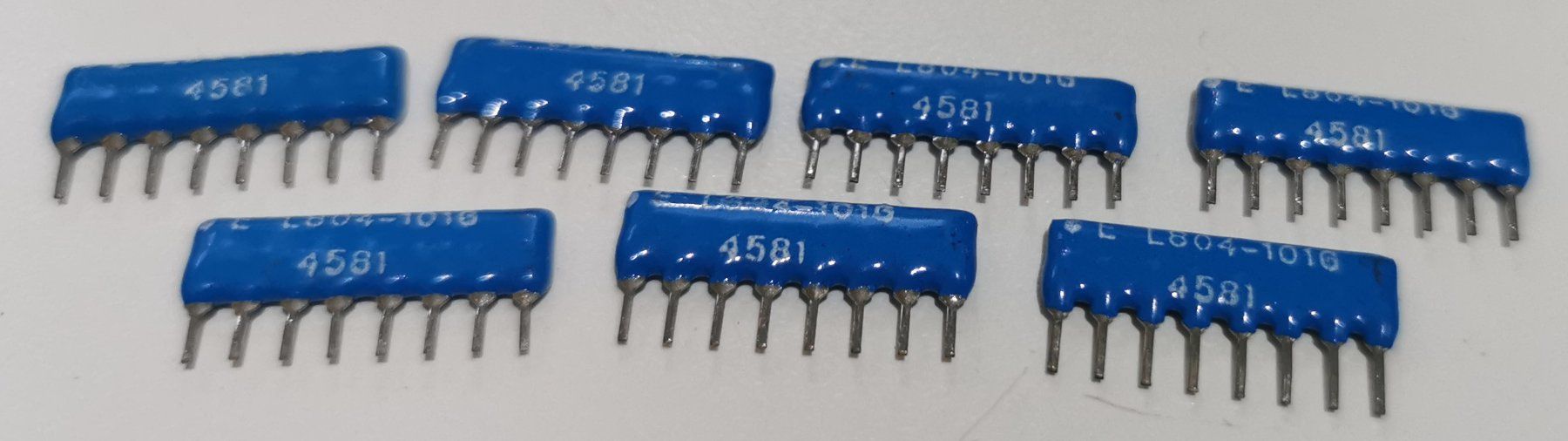 Componenti elettronici: Widerstandsarray 4 x 100 Ohm – Nuovo (secondo la descrizione) da Oberwangen b. Bern venduto da Vittorio0 2