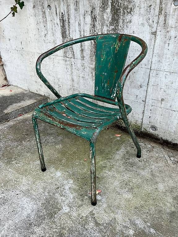 Poltrone: Antiker massiver Tolix Metallsessel – Usato da Wabern venduto da La-Vitrine 1