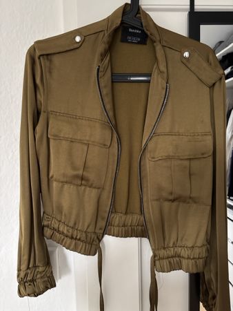 Veste kaki Bershka, taille XS, idéale pour l'automne!