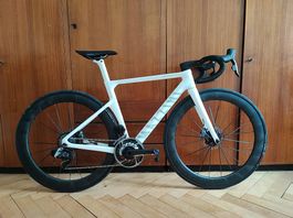 Carbon bike Sram Red carbon wheels favero assioma