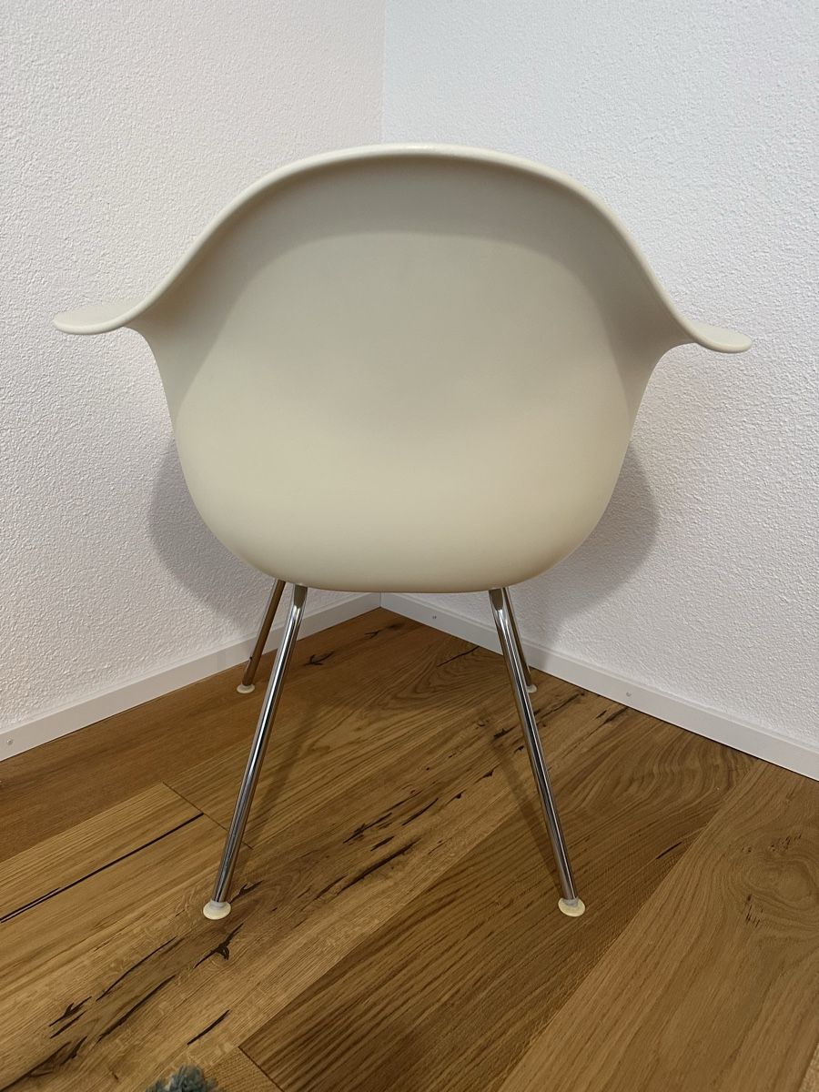 Vitra Stühle: Vitra - Charles Eames Plastic mit seltener H-Base! – Gebraucht aus Nidau von nin_5gk2 2