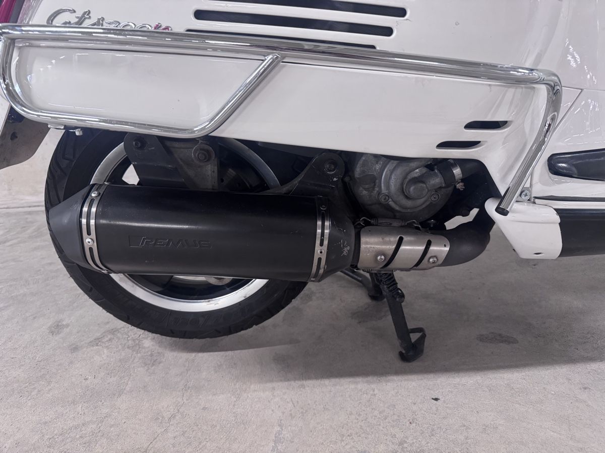 Vespa Scooters: Vespa 300 GTS super – D'occasion à Courtaman par paa_686x 3
