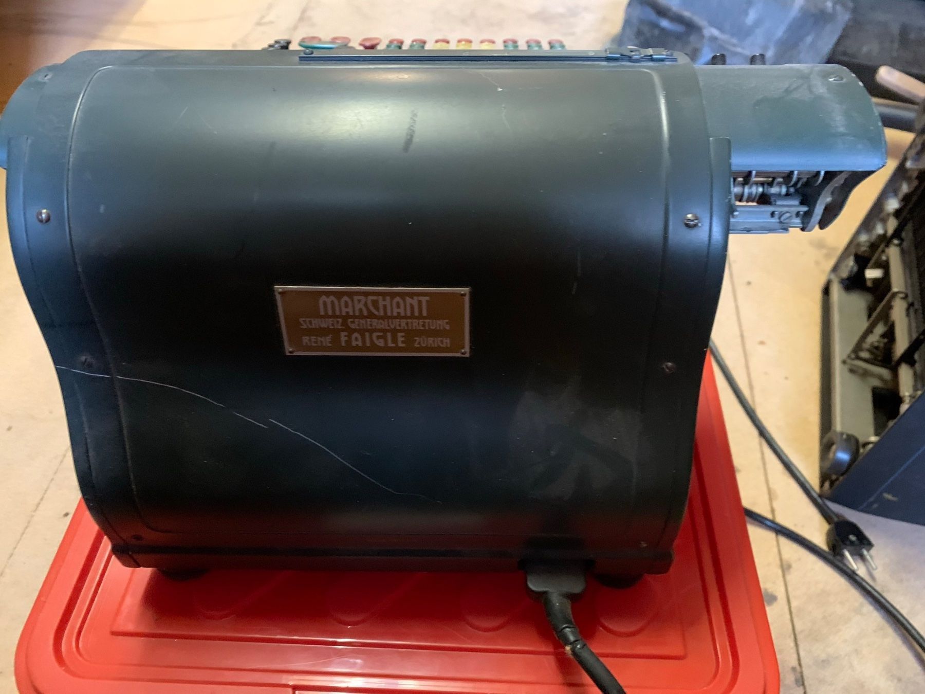 Tutte le macchine: Rechnungsmaschine Antik – Usato da Urnäsch venduto da Mafre1949