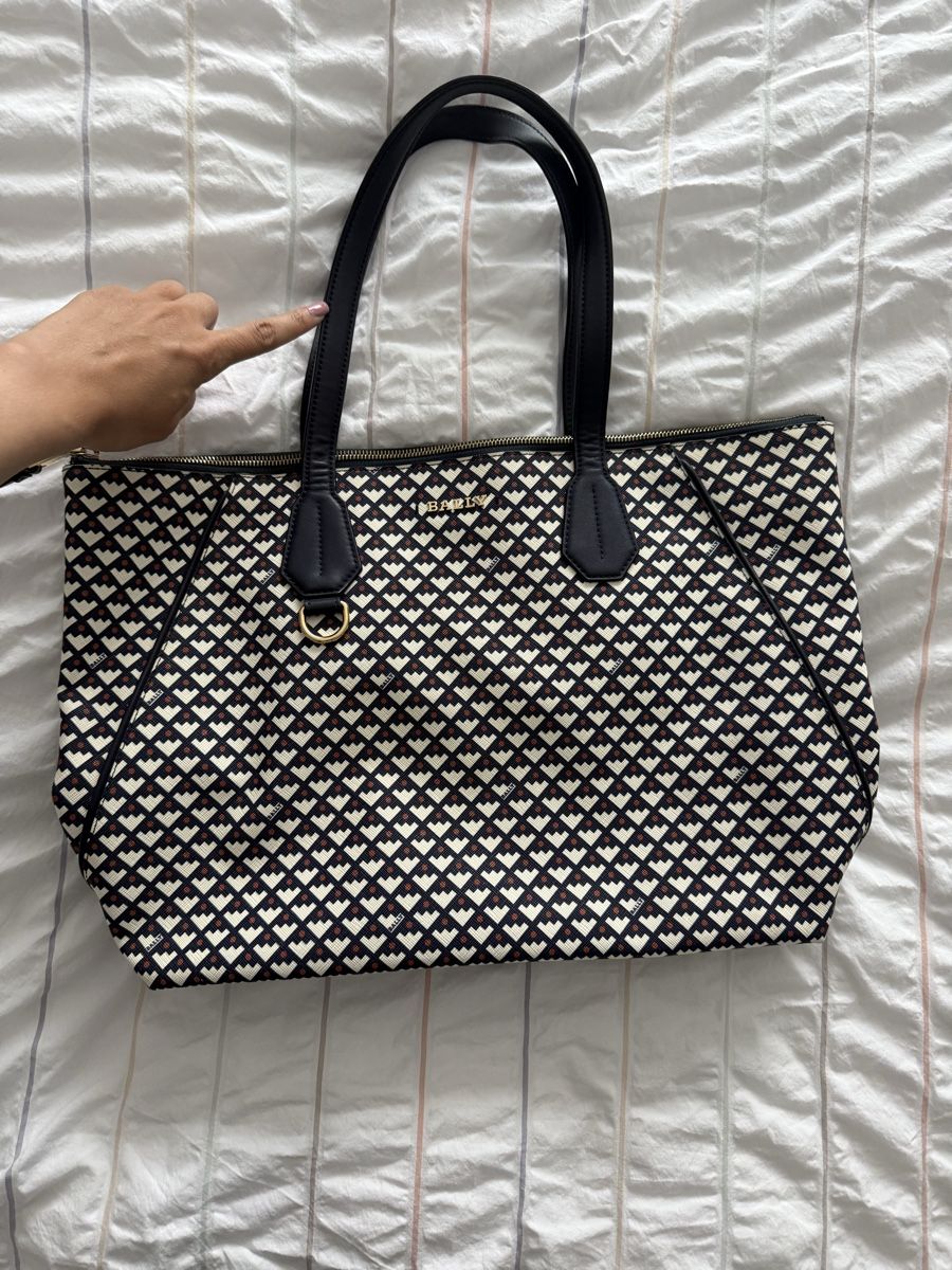 Bally Taschen für Damen: Bally Canvas Calibri Tote  – Gebraucht aus Zollikon von snowflake10-