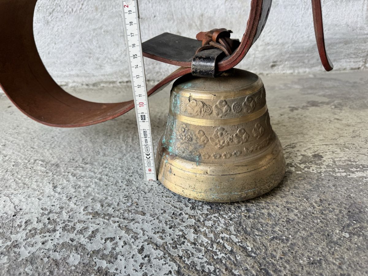 Campanacci mucche: Glocke mit Lederriemen antik Messing  – Usato da Frauenfeld venduto da difi67 5