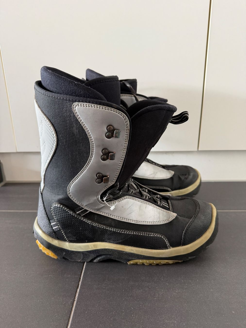Scarpe da uomo: Snowboardschuhe Gr.46 – Usato da Luterbach venduto da biikej 1