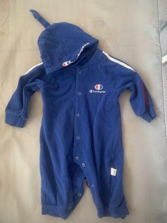Schlafanzug mit Mütze für Baby 6-9 Monate 