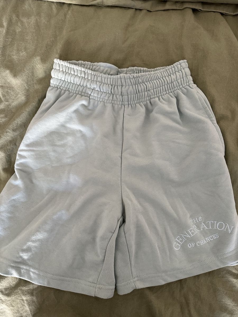 Bershka Pantaloni: Trainer Shorts Bershka – Usato da Basel venduto da ronjalg