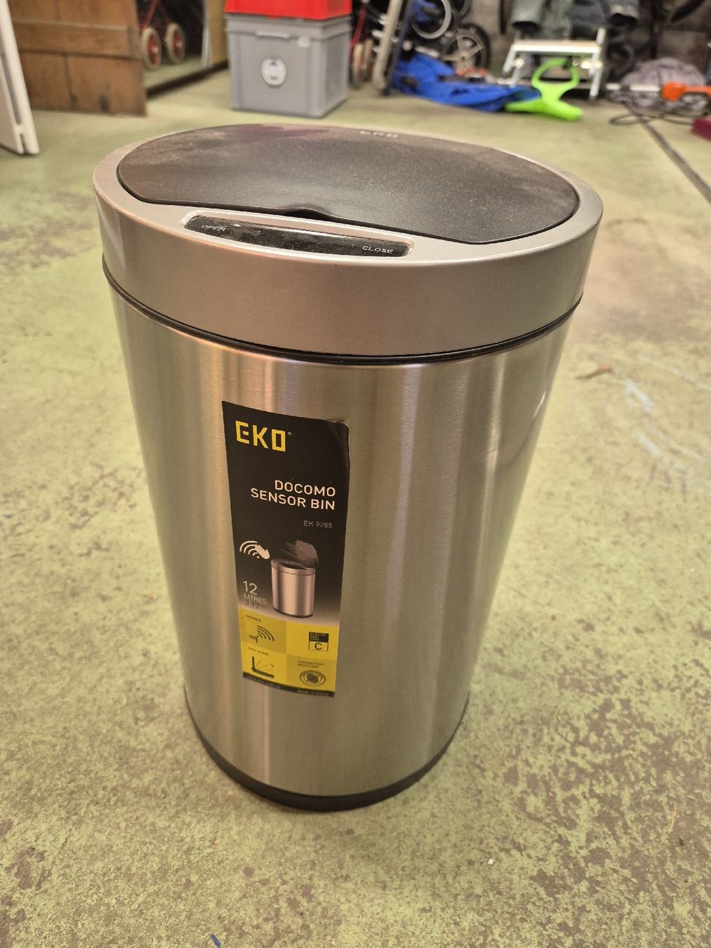 Cestini per rifiuti: EKO DOCOMO Sensor Mülleimer 12L Edelstahl neuwertig – Usato da Ermenswil venduto da dardarohn