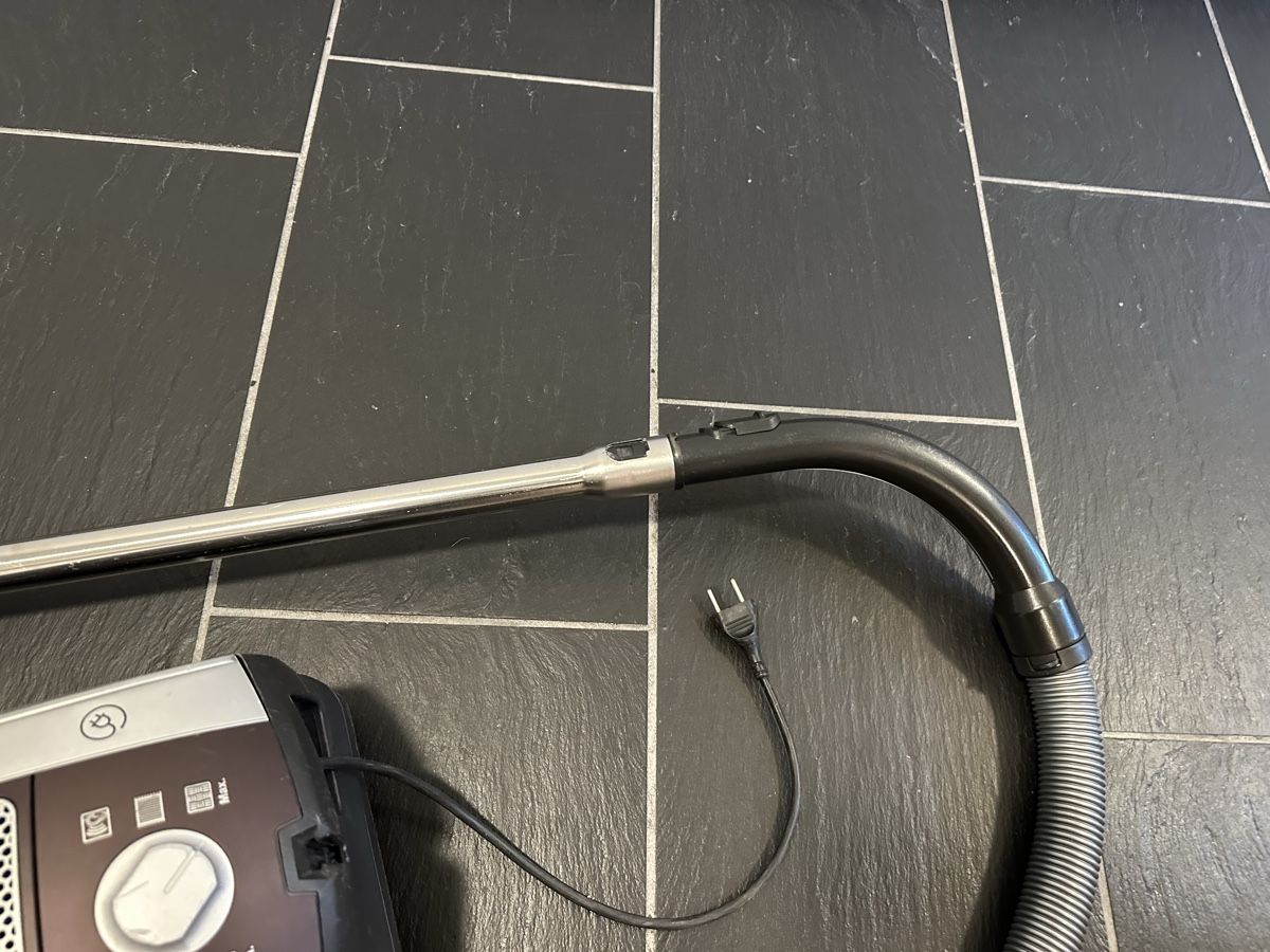 Miele Aspirapolveri & Accessori: Staubsauger Miele Jazz – Usato da Chur venduto da Sim7000 4