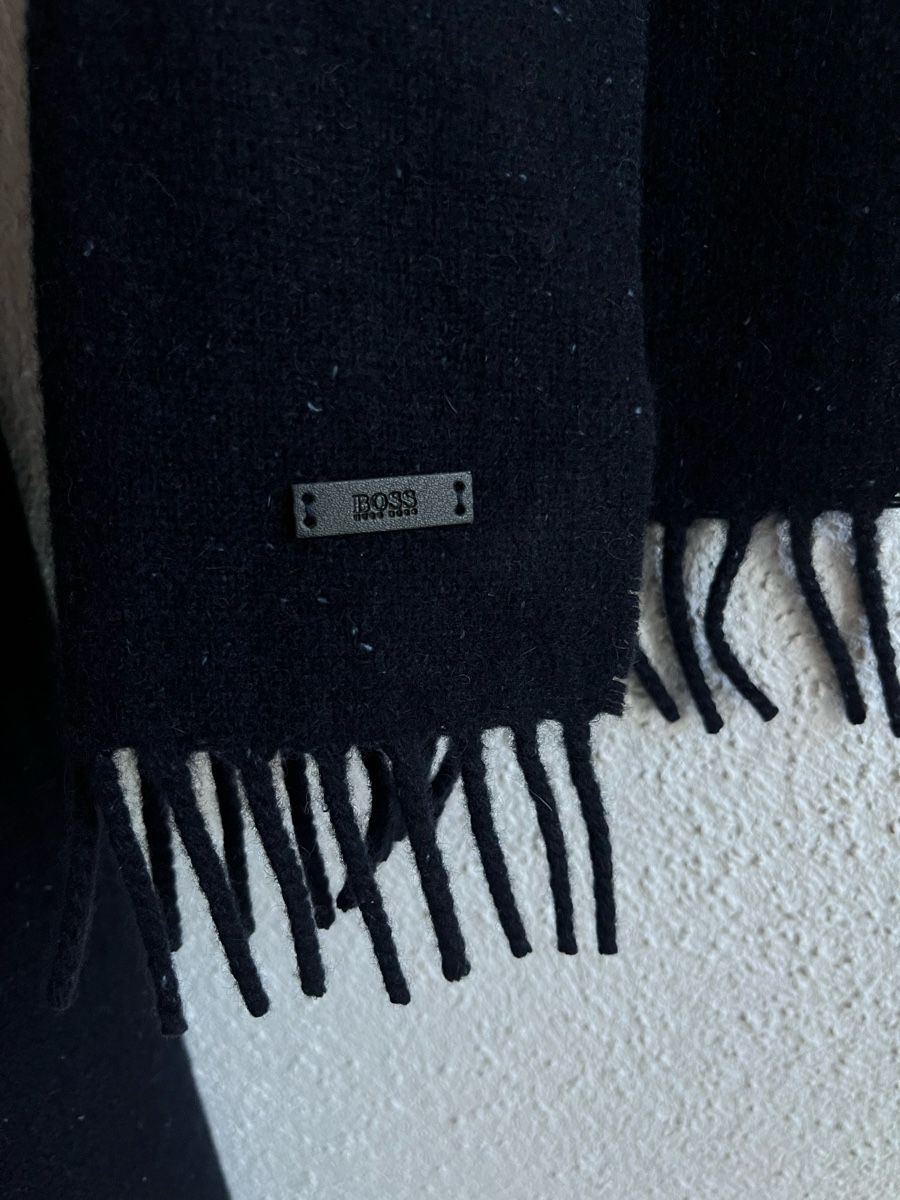 Hugo Boss Foulard & Sciarpe: dunkelblauer Schal - Hugo Boss – Usato da Jonschwil venduto da juliana_pluess 2
