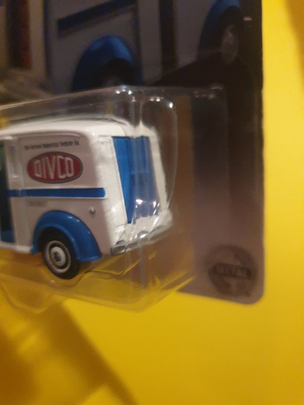 Matchbox Modellini d'auto: Matchbox DIVCO MILK TRUCK – Nuovo e nell'imballaggio originale da Oftringen venduto da Rotor 4