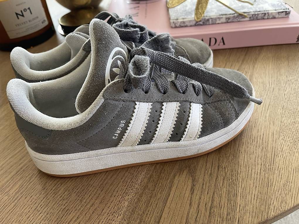 Scarpe per ragazzi: Adidas Kinder Schuhe  – Usato da Inwil venduto da 0107MI