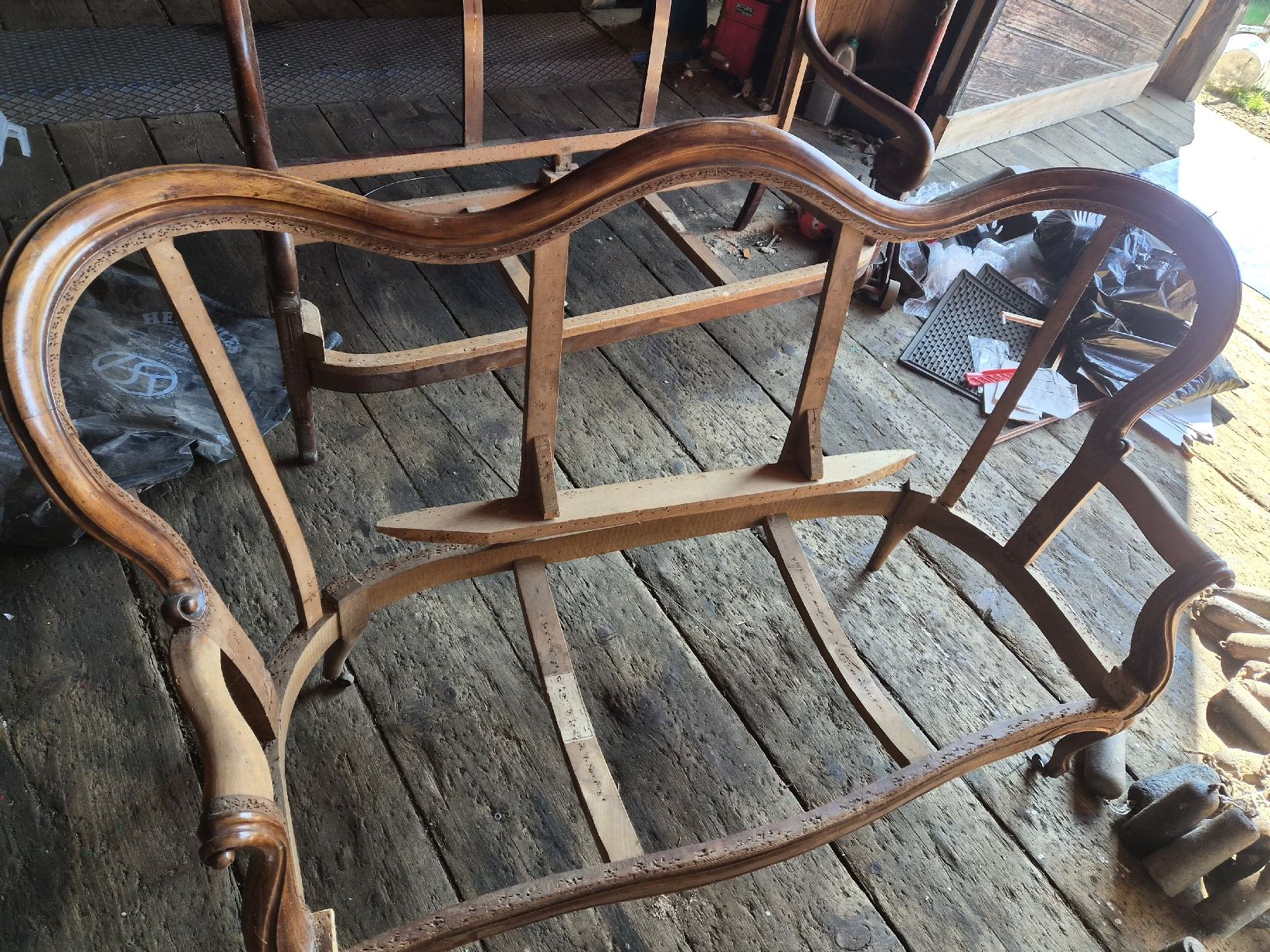 Chaises: Chaises et canapé à garnir – Défectueux à Farvagny-le-Grand par CollectibleWatches 1