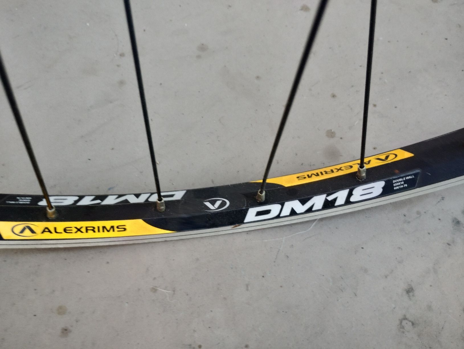 Pezzi di ricambio: Laufrad MTB 26" vorne - Neu  – Nuovo (secondo la descrizione) da Oetwil am See venduto da Kukuxumusu 2