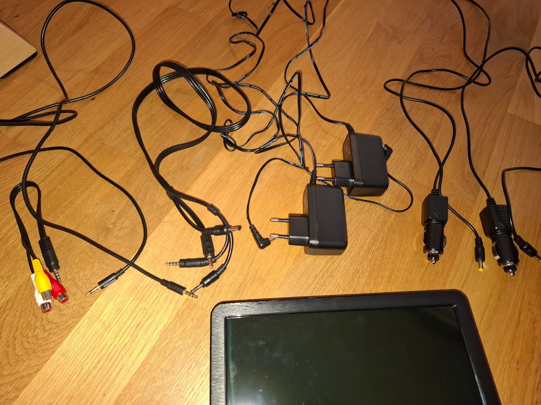 Durabase Tragbarer Mediaplayer: Auto DVD-Player Durabase 2 Stk. im Set – Gebraucht aus Pfaffnau von cristinamichel 3
