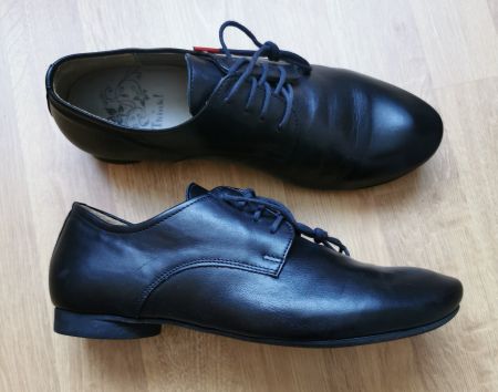 Schwarze Lederhalbschuhe für Damen von Think! in Grösse 39