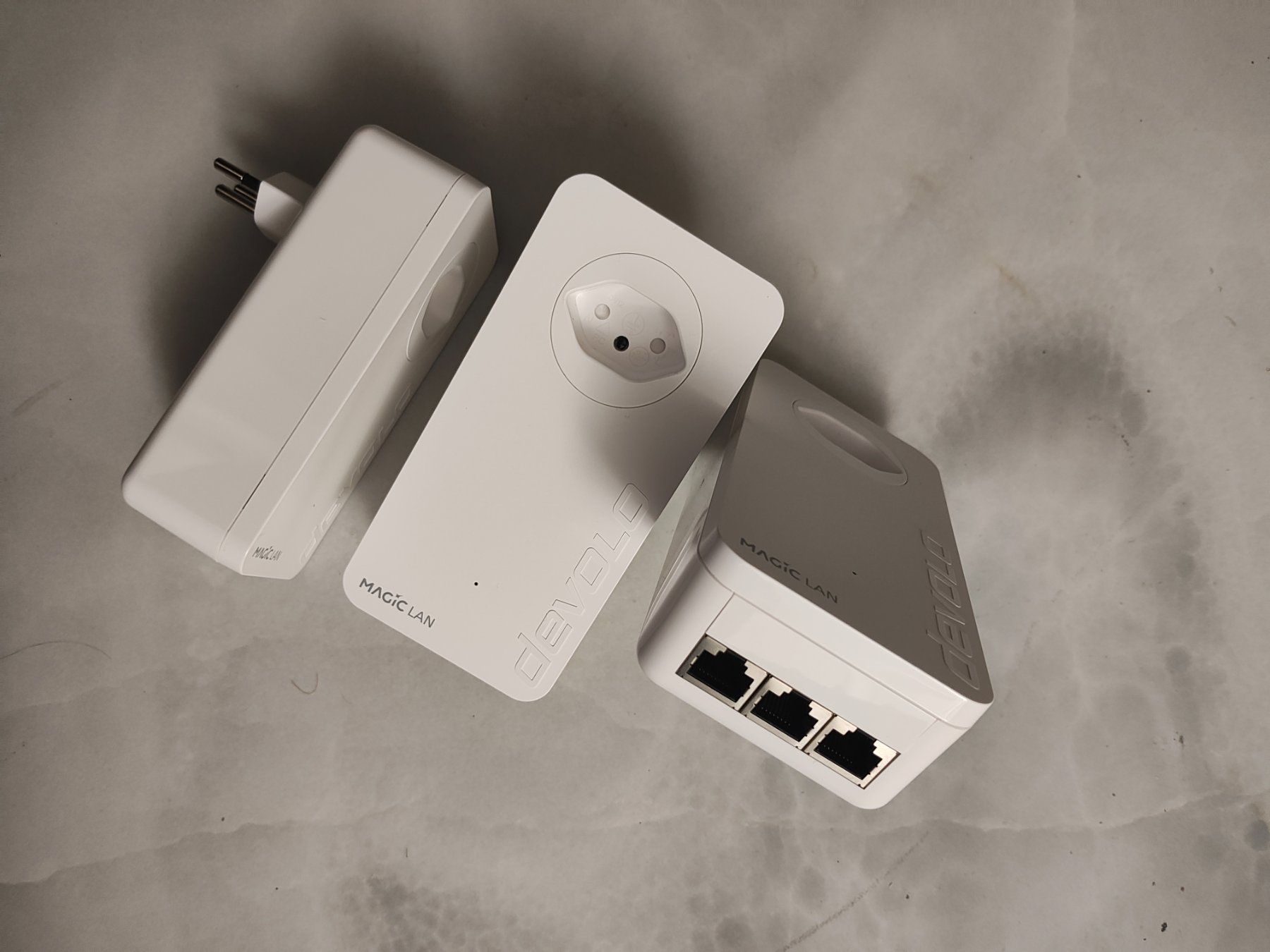 Devolo Laufwerke & Adapter: Devolo Magic 2 LAN triple Powerline Adapter – Set – Gebraucht aus Oberwil BL von nic_yd5c