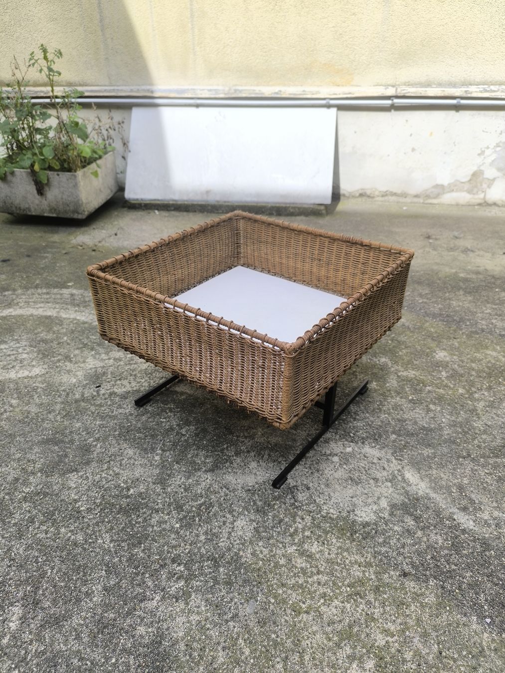 Vasi per fiori: Mid Century Rattan Blumenkasten – Usato da Basel venduto da Patts_Lampenfieber