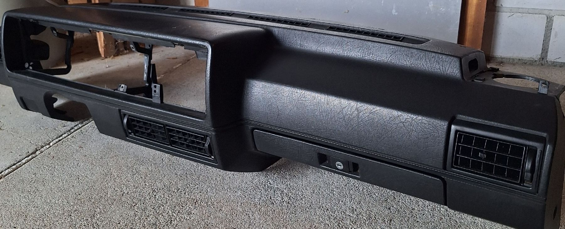 VW Toutes les pièces auto: Armaturenbrett VW Golf 2 – D'occasion à Chur par PanzerGren