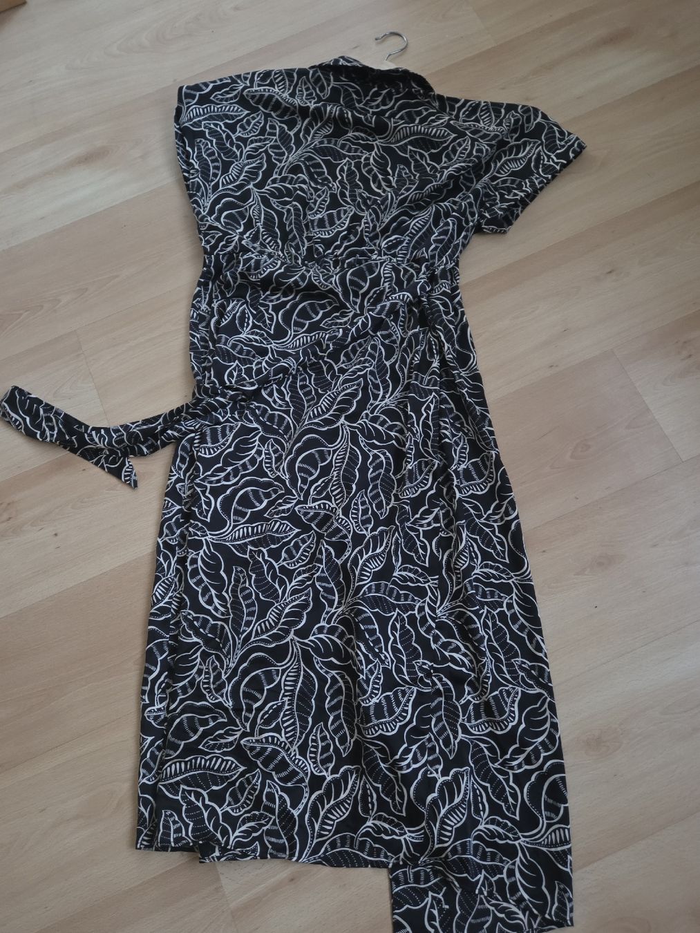 Vestiti: Schönes Kleid Grösse L, Marke MANGO. – Nuovo (secondo la descrizione) da Schöfflisdorf venduto da cri_8gn5 5