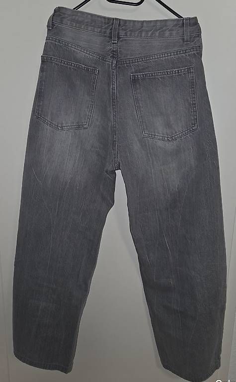 Jeans: Bershka Jeans Grau  – Usato da St. Gallen venduto da ruz_t5lk
